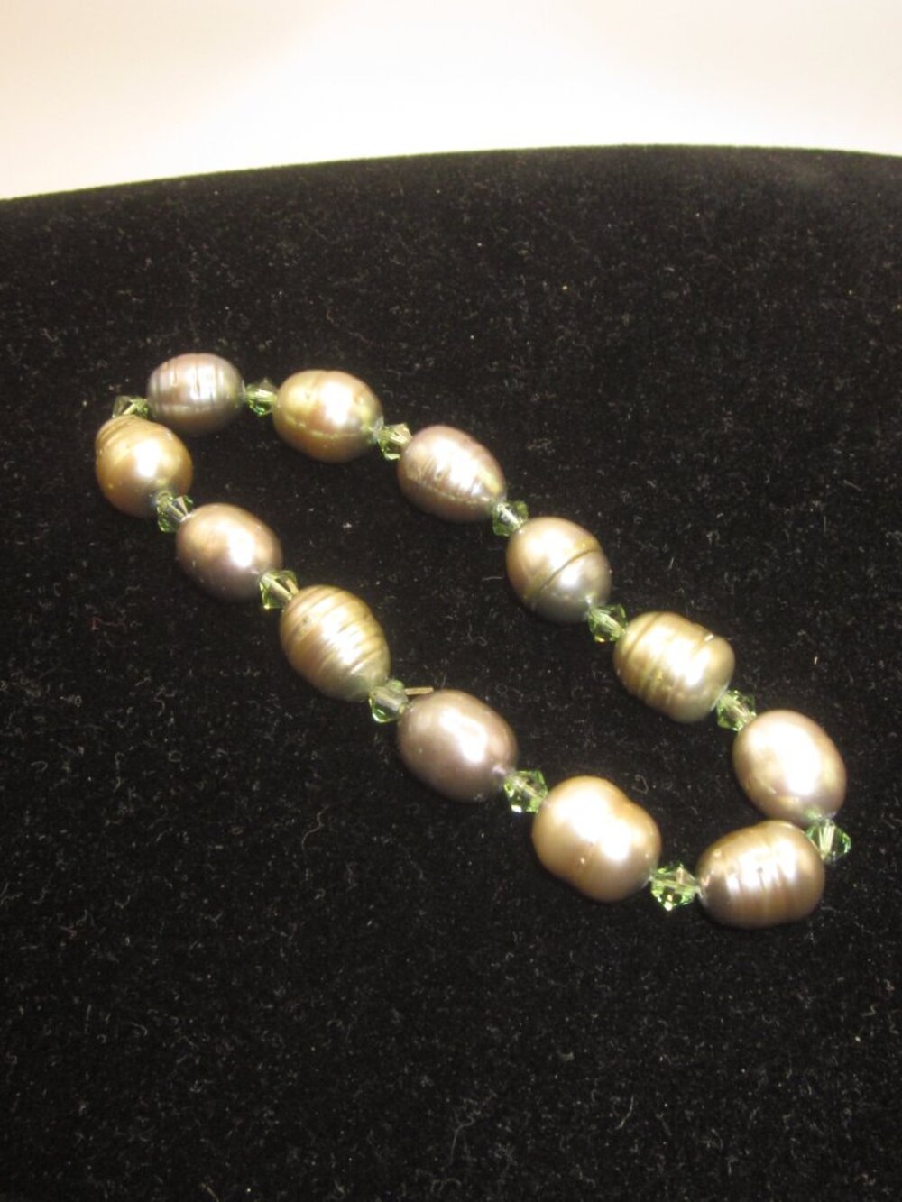 Peacock Pearl Bracelet - Picture 2 of 3